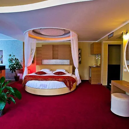 Erdospuszta Club Fenyves 4* דברצן