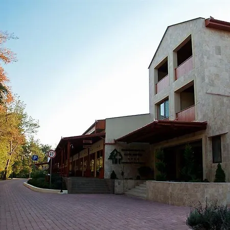 Erdospuszta Club Fenyves 4* דברצן