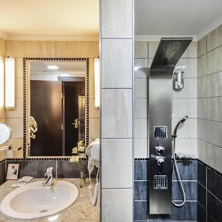 Erdospuszta Club Fenyves מלון דברצן