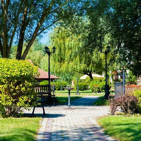 Erdospuszta Club Fenyves 4* Debreţin